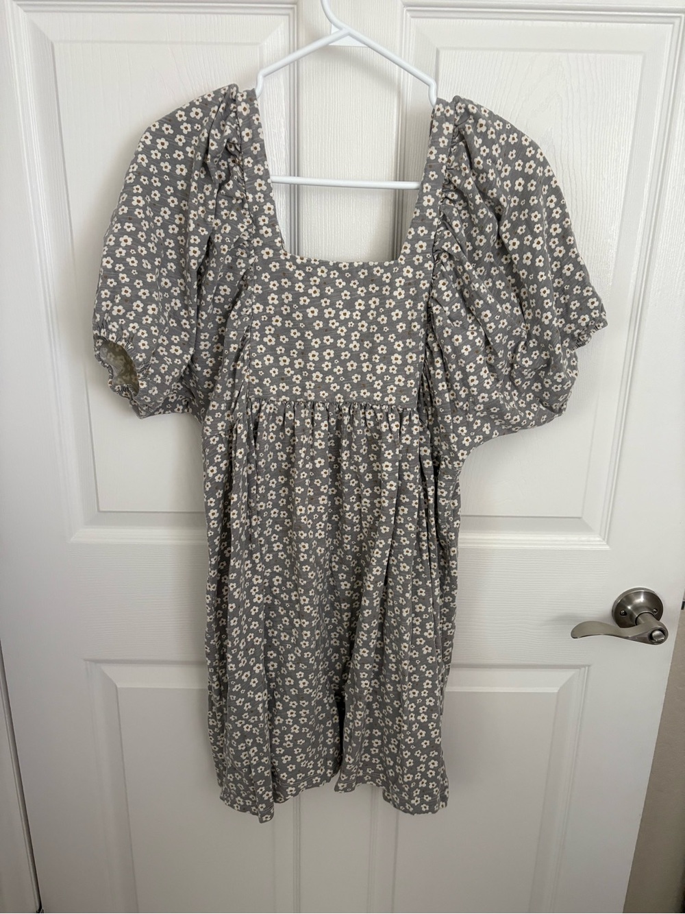 Rylee and Cru Gray Floral Puff Sleeve Square Neck Women's Dress